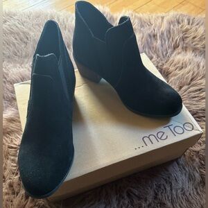 Me Too Zasper Suede Booties Size 6
